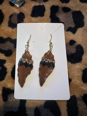 Gold-Tone Brown Resin Dangle Earrings with Black Accent - Unbranded